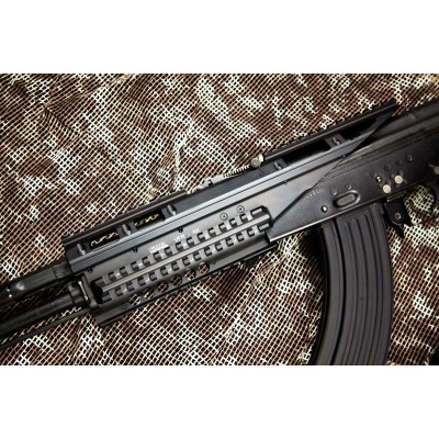 Цевье LHB X-47 для AK 47/74 (охот. верс.) с планками Weaver/Picatinny. Материал - алюминий. Цвет - черный
